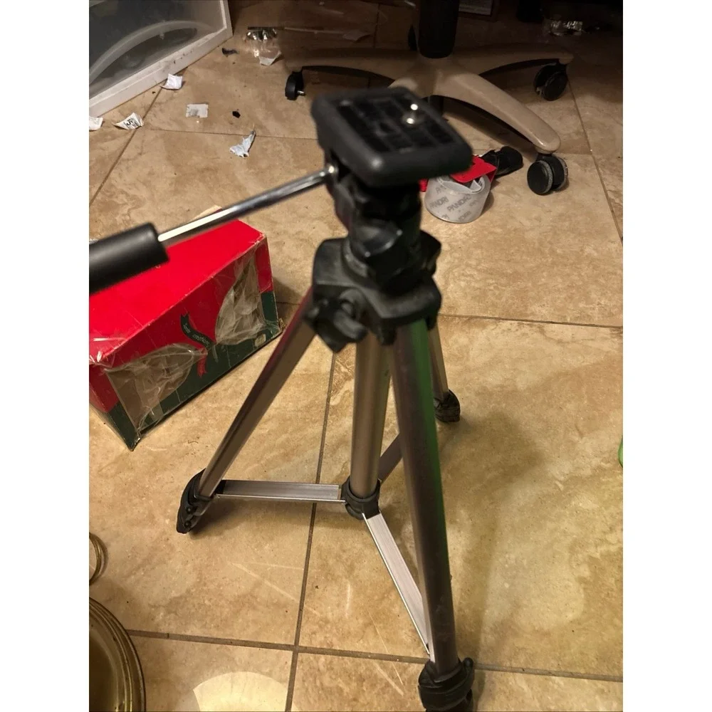 Vanguard Tripod VT-112 no Head, New with Tags, See Images